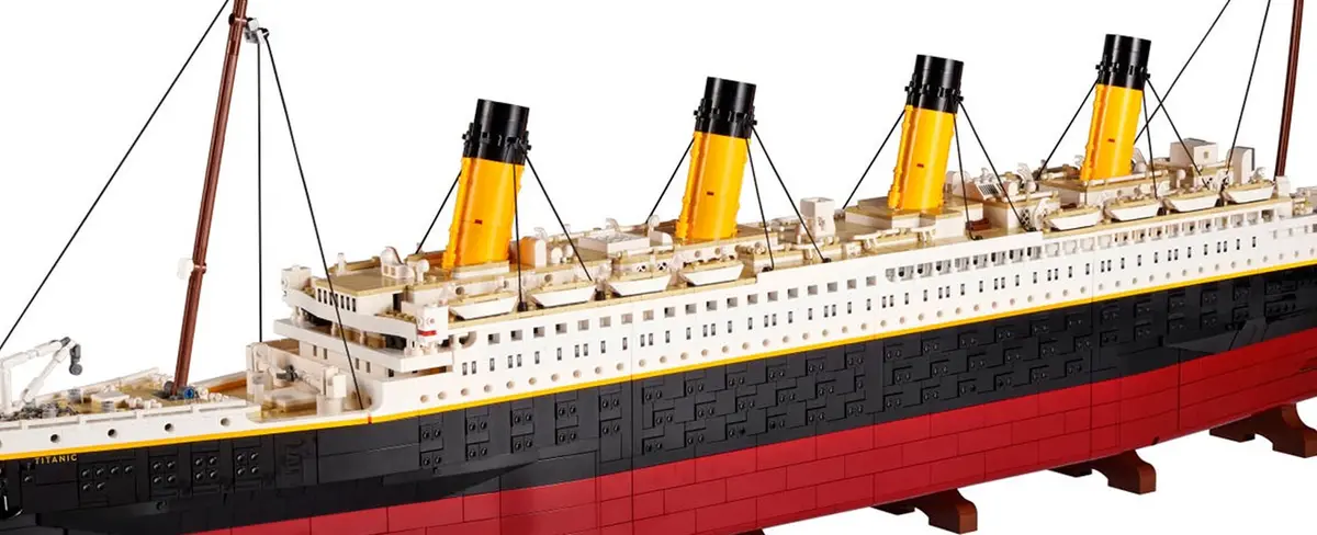 Fabrican una reproducción en juguetes del famoso barco Titanic