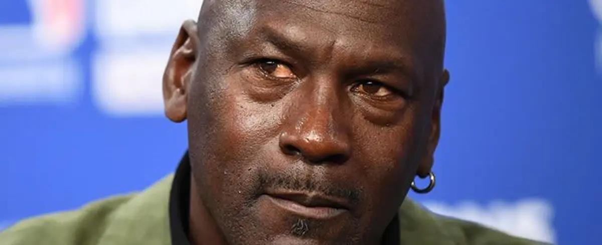 Venden por un millonario monto las primeras zapatillas usadas por Michael Jordan en la NBA