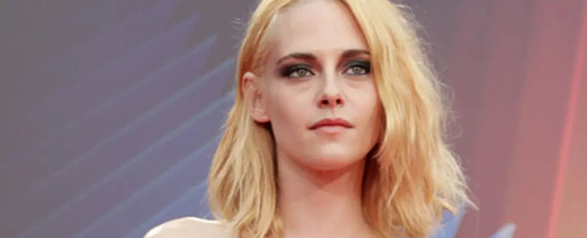 La actriz Kristen Stewart habla de su “joven romance” con Robert Pattinson