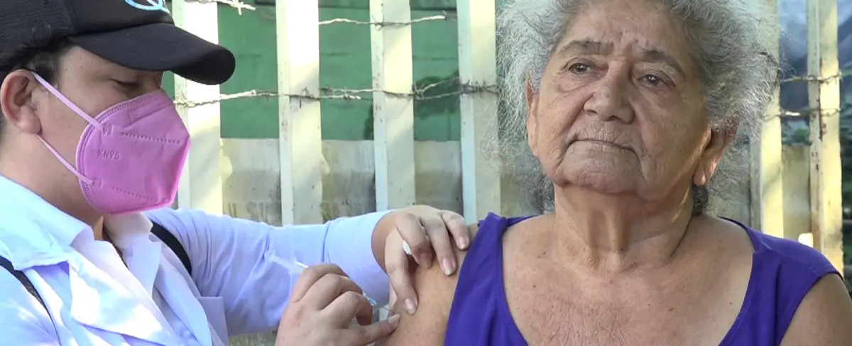 Managua: aplican vacunas casa a casa a familias del barrio Monte Fresco