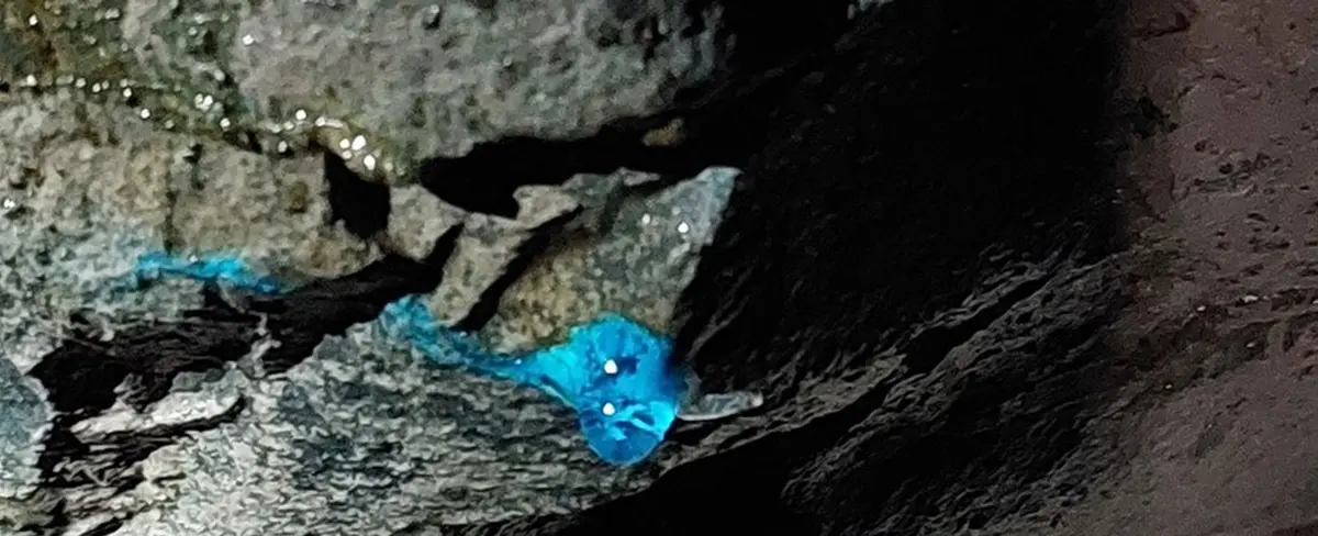 Encuentran una sustancia brillante en lo profundo de una mina abandonada
