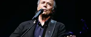 El cantautor Joan Manuel Serrat se retira de los escenarios con una gira el próximo año