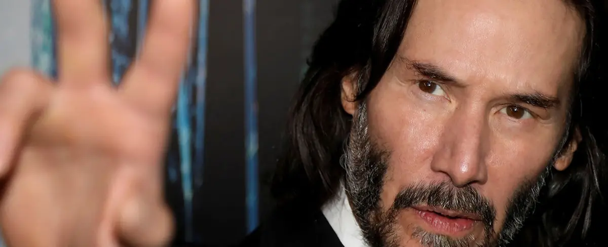 Keanu Reeves comenta el meme viral en el que aparece sentado en un banco comiendo un sandwich