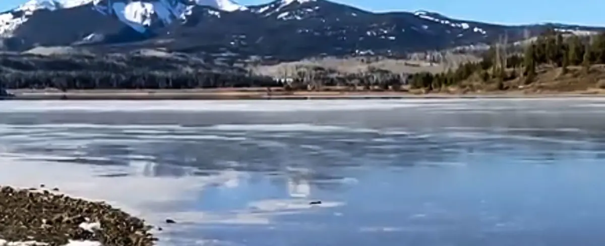 Un lago en EE.UU emite sonidos similares a los láseres de Star Wars