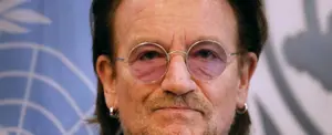 Bono, integrante de U2, admite que está "avergonzado" por la música de la banda