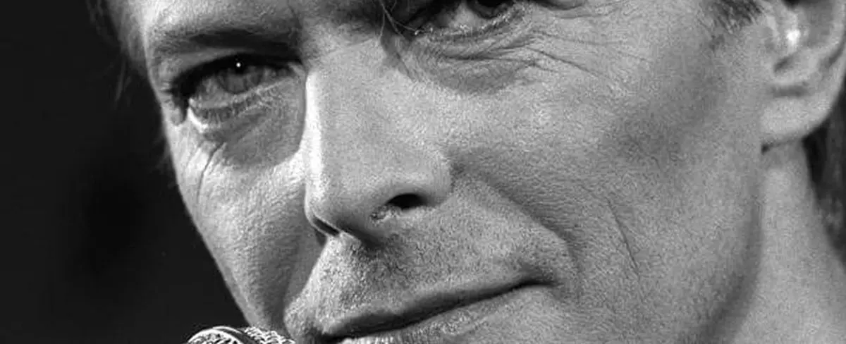 Compran cancionero de David Bowie por millones de dólares