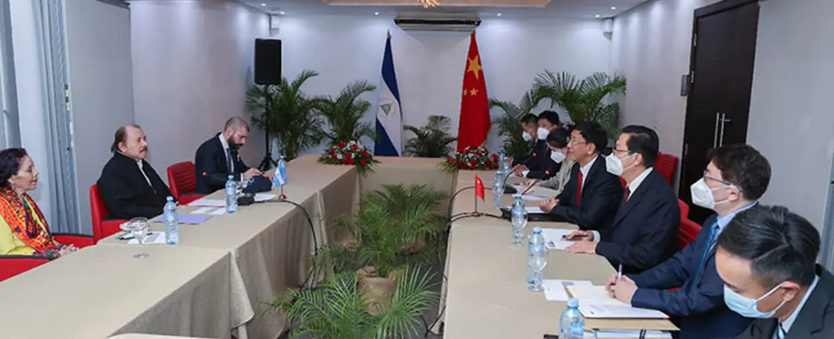 Daniel y Rosario sostienen encuentro con delegación de China