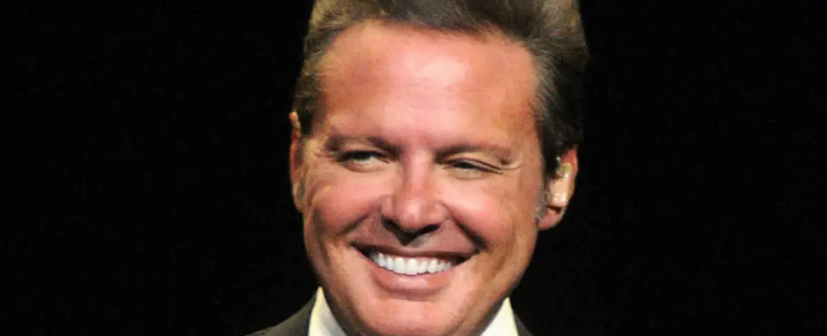 Luis Miguel despeja rumores y reaparece más joven que nunca