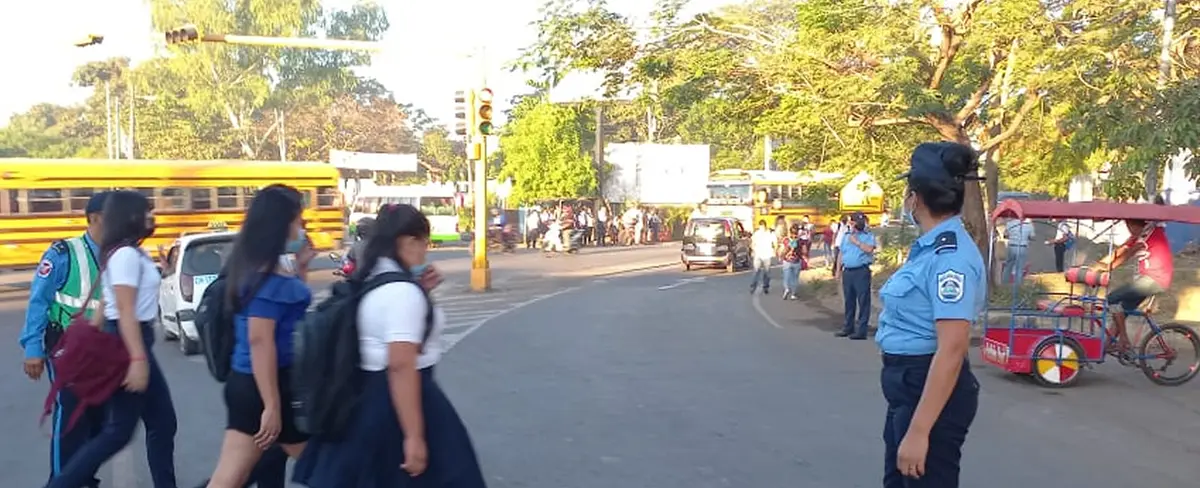 Policía resguarda seguridad de estudiantes chinandeganos