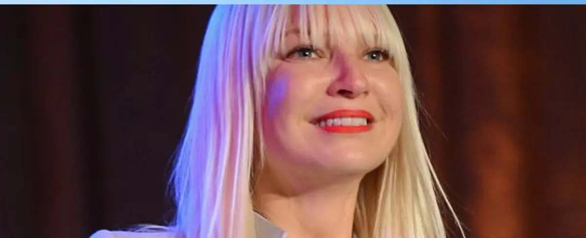 Sia revela que asistió a rehabilitación por las críticas hacia su película