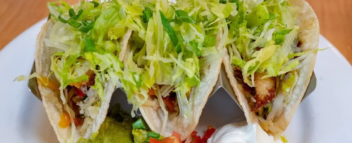 Usuario de TikTok revela cómo se venden tacos con menos ingredientes a mayor precio