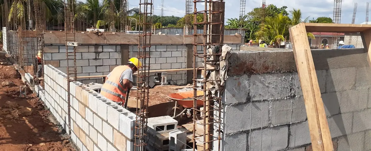 Realizan supervisión a construcción de Escuela Virgen del Carmen de El Bluff