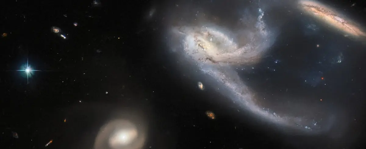 Telescopio Hubble capta dos galaxias que recrean la forma de una nave