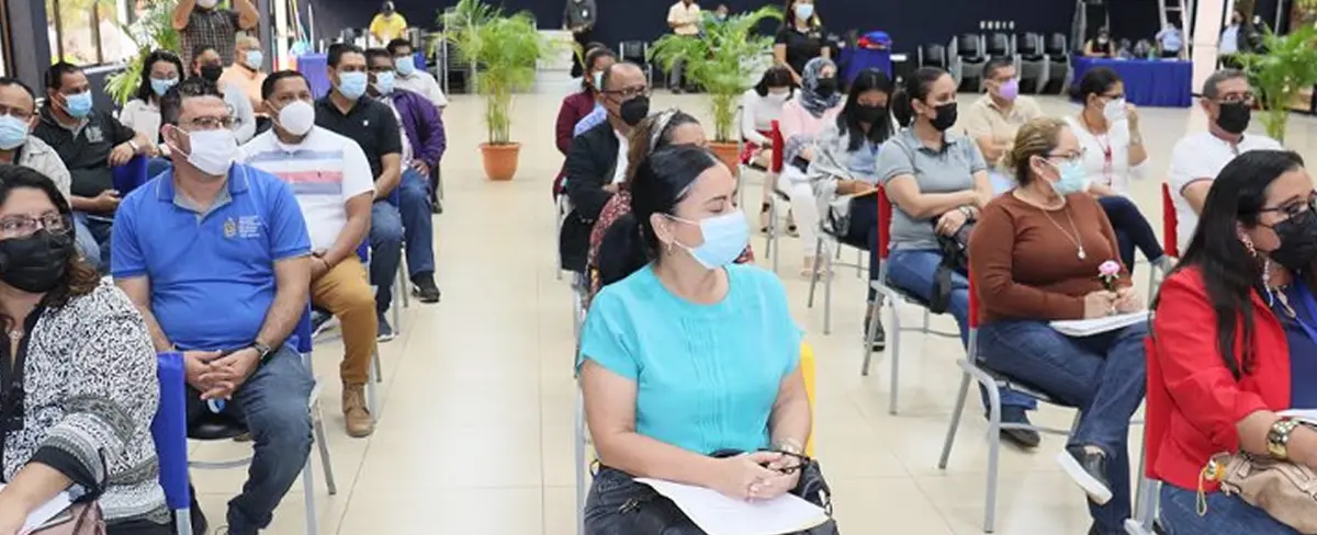 Mined y Unan realizan foro en saludo al Día Nacional de la Educación