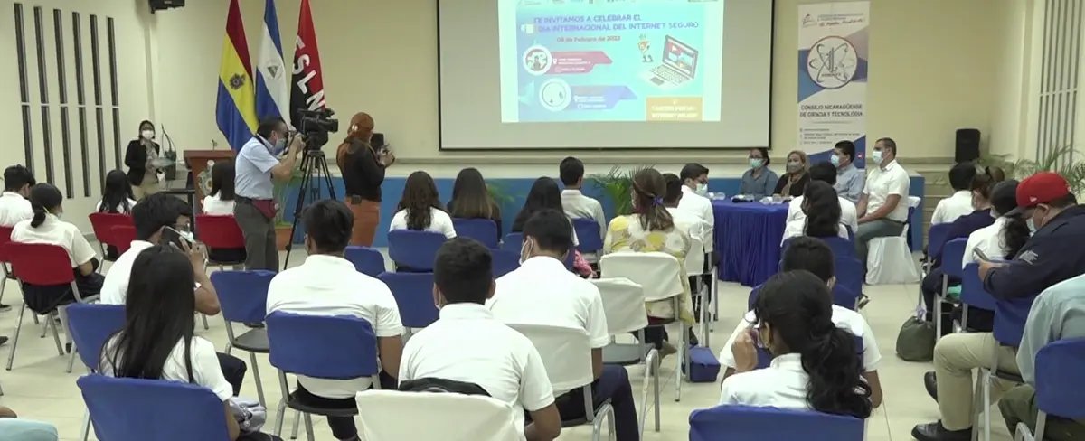 Fomentan el buen uso del internet en niños y jóvenes