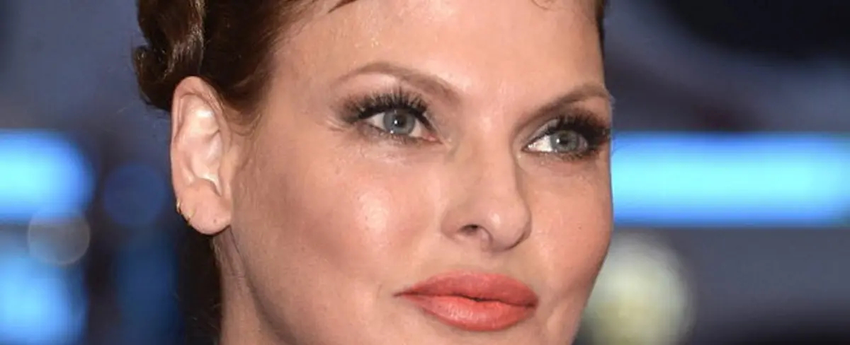 Linda Evangelista muestra su cuerpo por primera vez tras quedar desfigurada