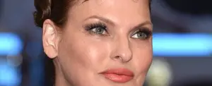 Linda Evangelista muestra su cuerpo por primera vez tras quedar desfigurada