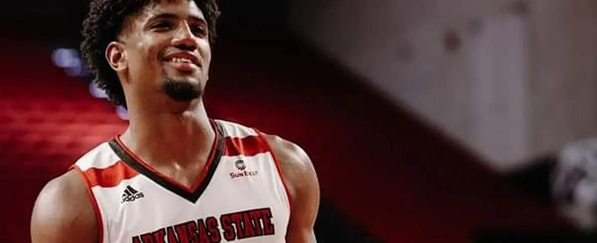 Norchad Omier nombrado Jugador del Año de la Conferencia Sun Belt y Jugador Defensivo del Año