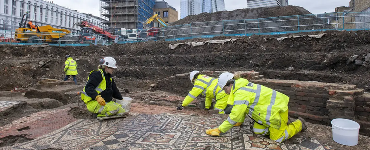 Descubren el mosaico romano más grande hallado en Londres