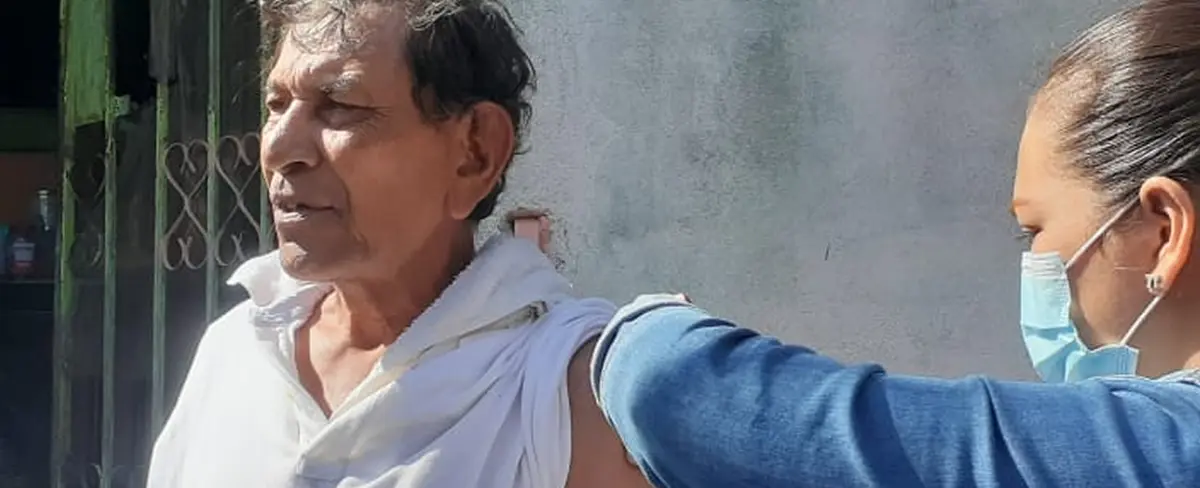 Familias del barrio José Benito Escobar protagonizan nuevo ciclo de vacunación antiCovid