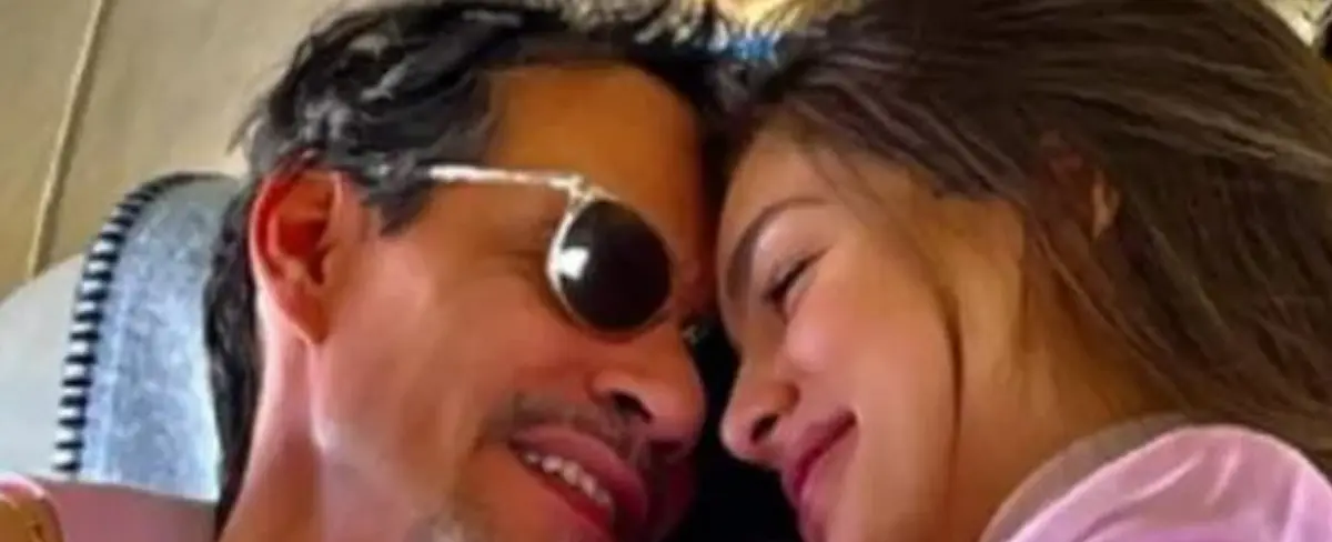 Marc Anthony confirma su romance con la reina de belleza Nadia Ferreira