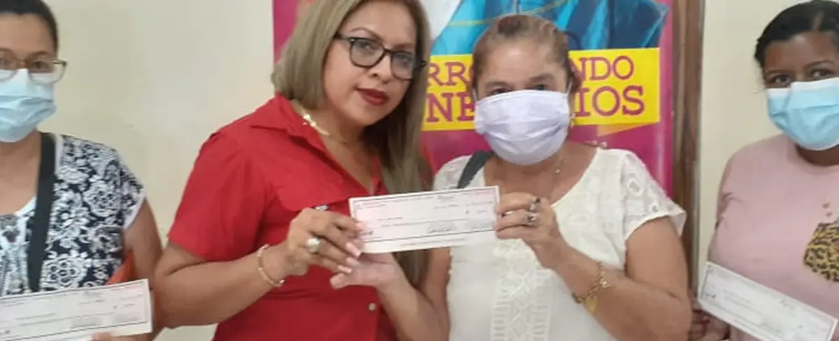 Mujeres caribeñas reciben microcréditos de parte del Gobierno