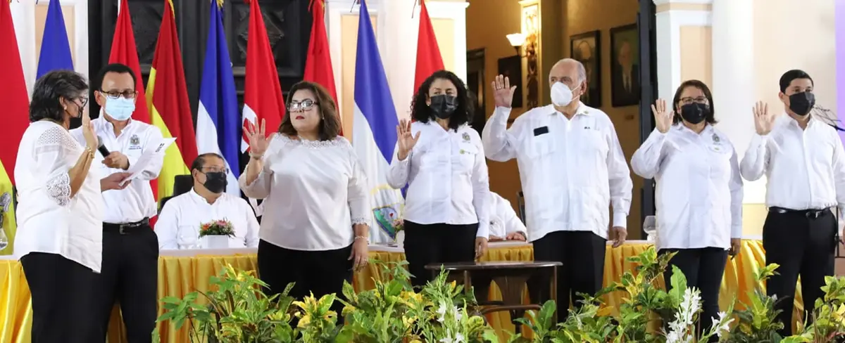 Almarina Solís es juramentada como la nueva Rectora de la UNAN-León