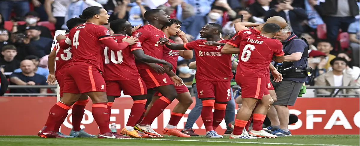 Liverpool clasifica a la final de la Liga Premier al vencer al Manchester City