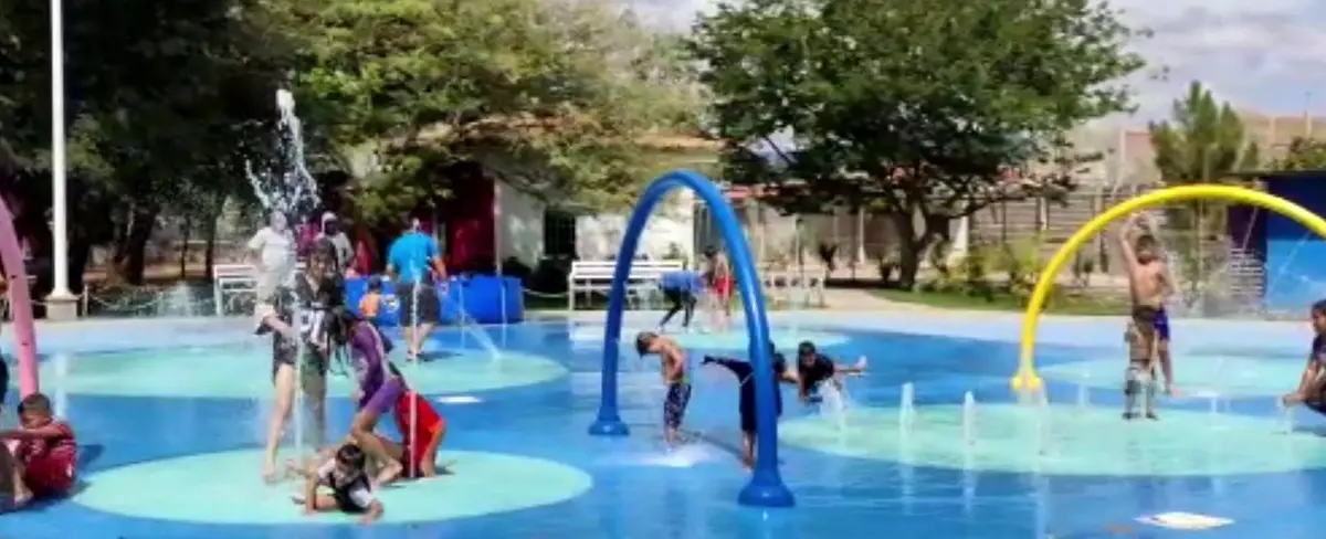 Niñez disfruta habilitación del parque acuático en Estelí
