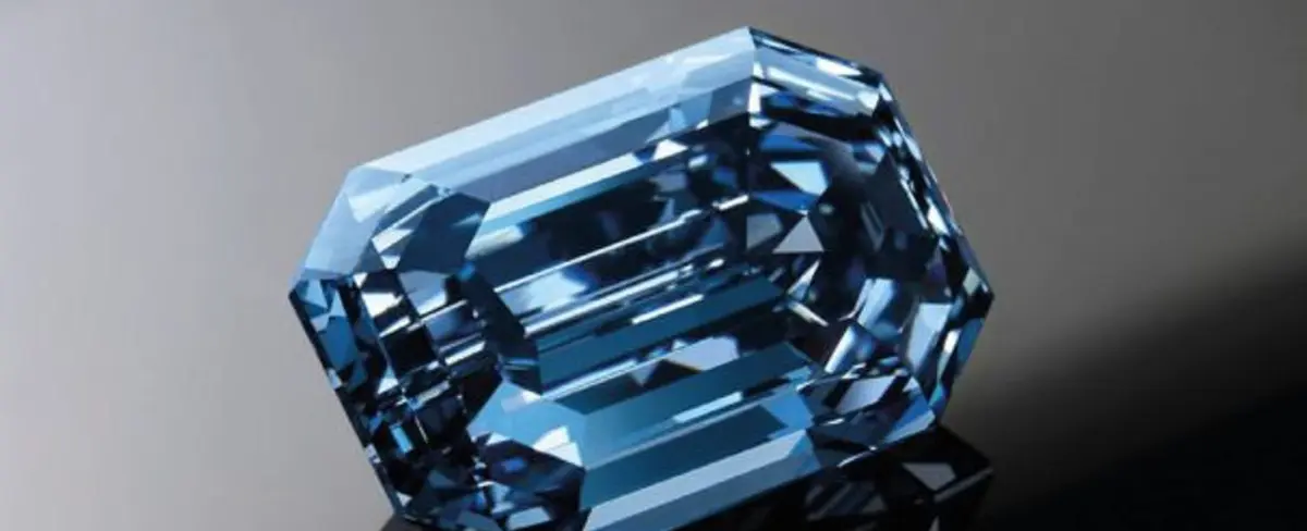 Venden un diamante azul de 15 quilates por millones de dólares