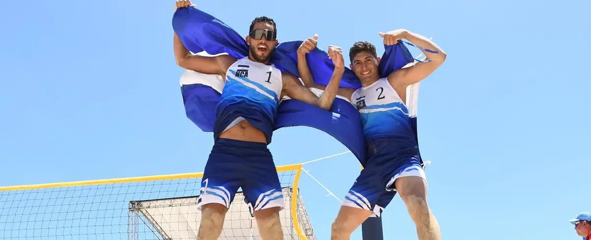 Voleibol de playa nicaragüense da paso Mundial con Rubén Mora y Denis López