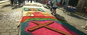 Exhiben tradicionales alfombras pasionarias en Sutiaba, León