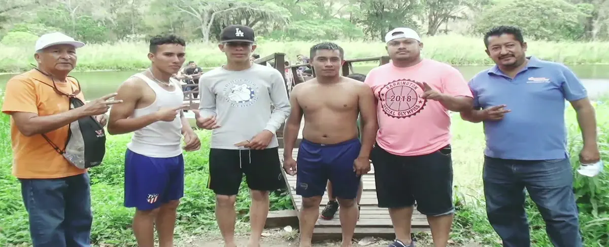 Realizan Competencia de natación en laguna La Bruja, Madriz