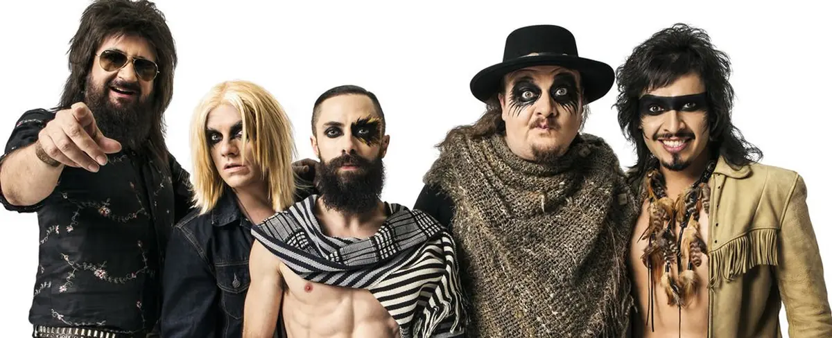 Roban equipo de presentación a grupo de rock Moderatto