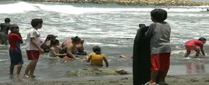 León: veraneantes visitan Playa Azul en el municipio de Nagarote