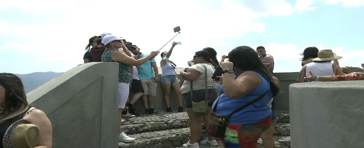 Turistas extranjeros visitan el Parque Nacional Volcán Masaya