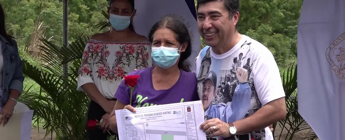 Celebran a las madres con entrega de lotes en Villa Esperanza