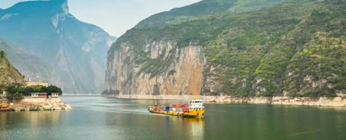 Fusión de dos ríos en China crea una curiosa "frontera bicolor"