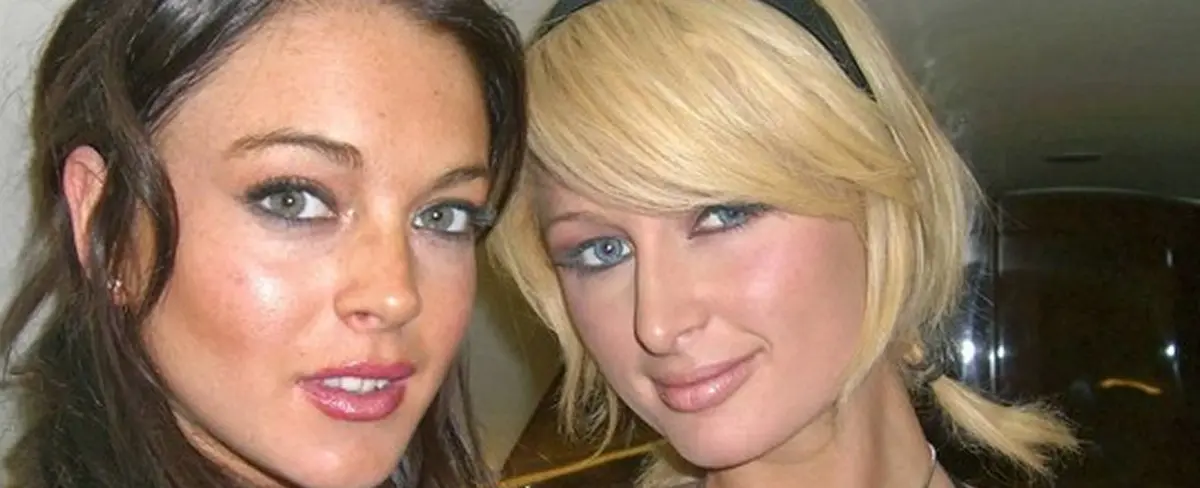 Paris Hilton revela que mantiene contacto con Lindsay Lohan