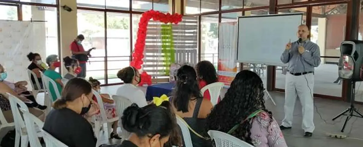 Comuna capitalina capacita a madres emprendedoras de diversos negocios