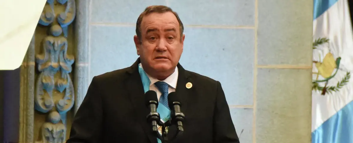 Presidente de Guatemala sale ileso tras ataque a su comitiva
