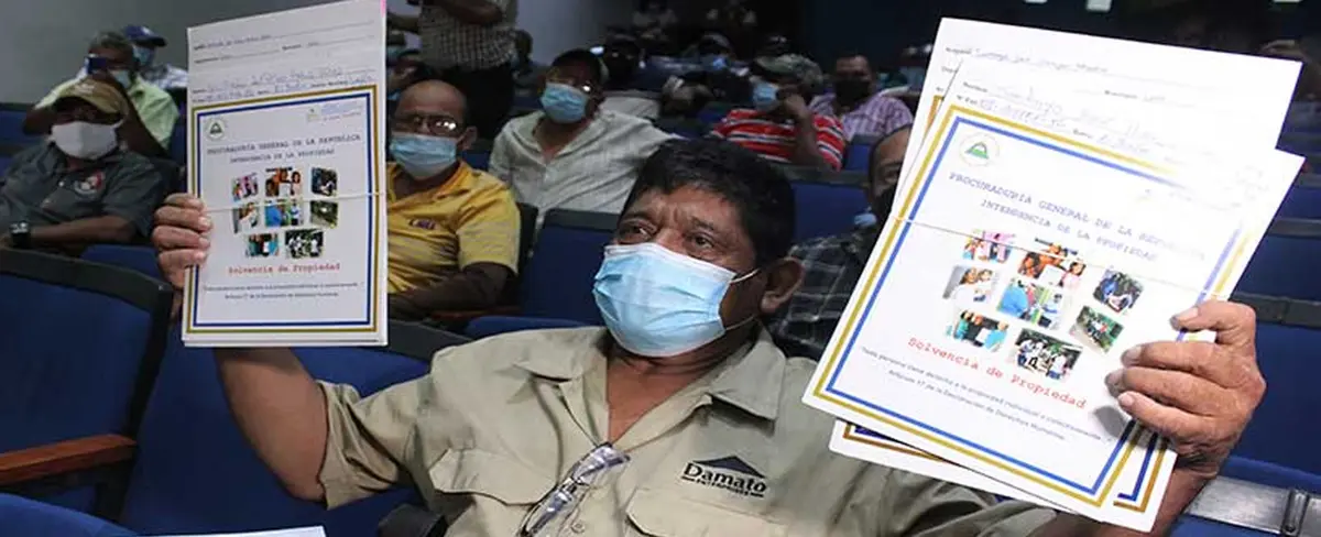 Retirados del ejercito reciben títulos de propiedad que les garantiza seguridad jurídica