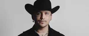 Christian Nodal llora con sus fans durante concierto en Colombia