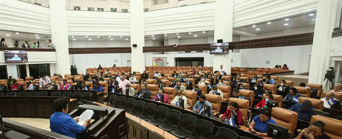 Parlamento rinde homenaje a los maestros nicaragüenses en su día