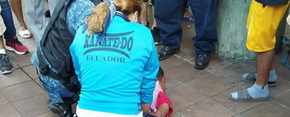 Una instructora de artes marciales en Ecuador neutraliza a un hombre que golpeaba a su pareja