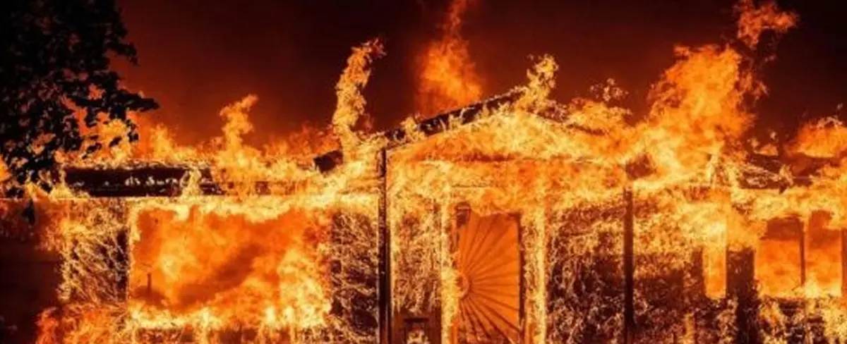 Cuerpo de Bomberos empieza a controlar incendio forestal en California