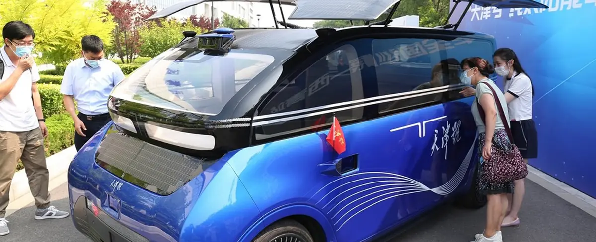 China crea su primer coche alimentado completamente con energía solar
