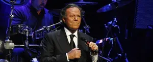 Revelan que Julio Iglesias tiene problemas de salud que le impiden caminar