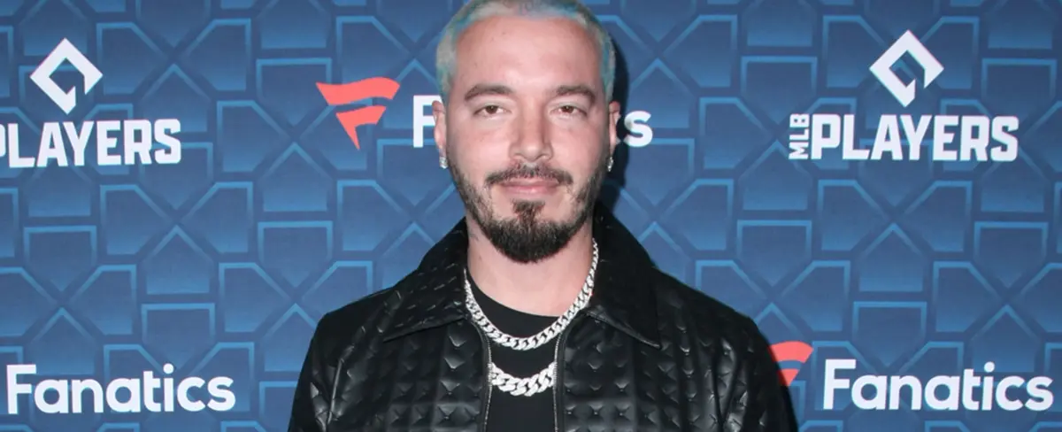 Tildan de “misógino” a J Balvin por omitir a Shakira en vídeo sobre la Independencia de Colombia