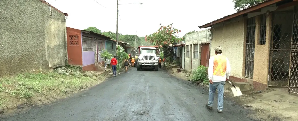 Barrio René Polanco cuenta con el 100% de sus calles asfaltadas